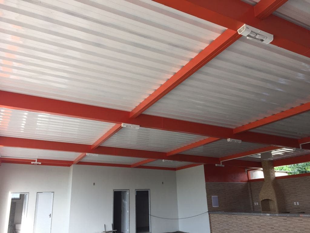 Construção de Cobertura de Telhado de Telha Sanduíche